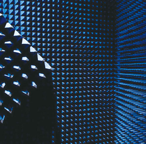 微波暗室是由哪些部分組成的？